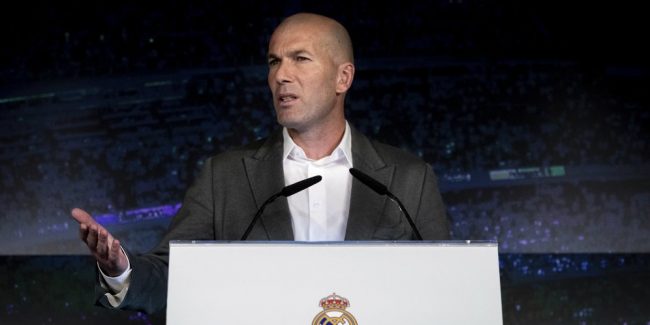 Belakangan ini kabar mengenai kembalinya Zidane ke Real Madrid menjadi hangat